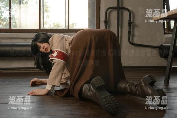 Alina Becker 晚风掠过,Alina Becker的免费作品《寂静》在合金装备中挣扎着呼吸